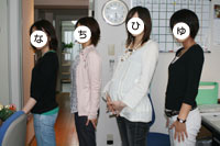 スタッフと和やかな記念撮影