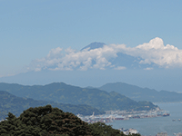 霧しぐれ富士を見ぬ日ぞ面白きサムネイル画像