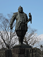 駿府城公園家康公の像